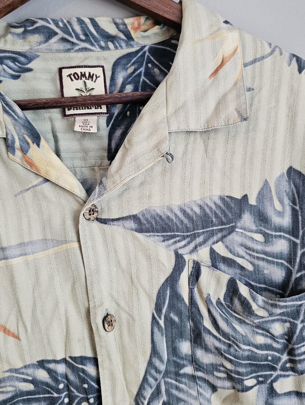 Tommy Bahama Men’s Hawaiian Camp Shirt M Floral 100% Silk